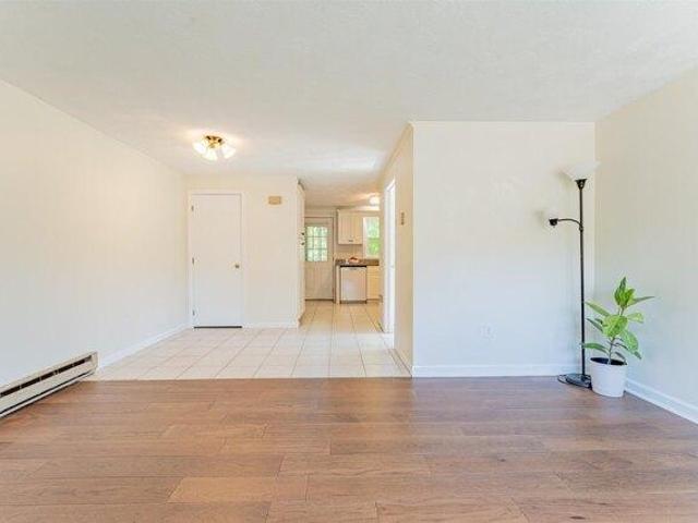 house with 2 bedroom, Derry NH ES105442296