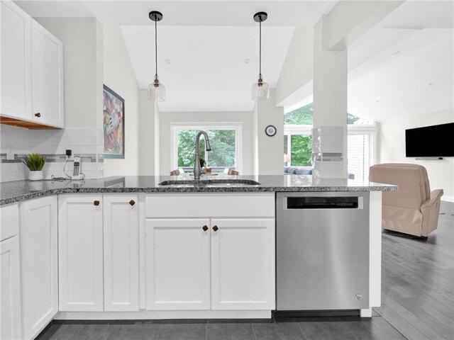 house with 2 bedroom, East Greenwich RI ES105516661