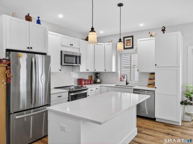 house with 2 bedroom, East Lyme CT ES105613426