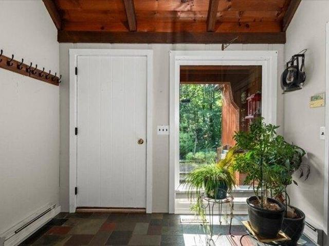 house with 2 bedroom, Easthampton MA ES104570726