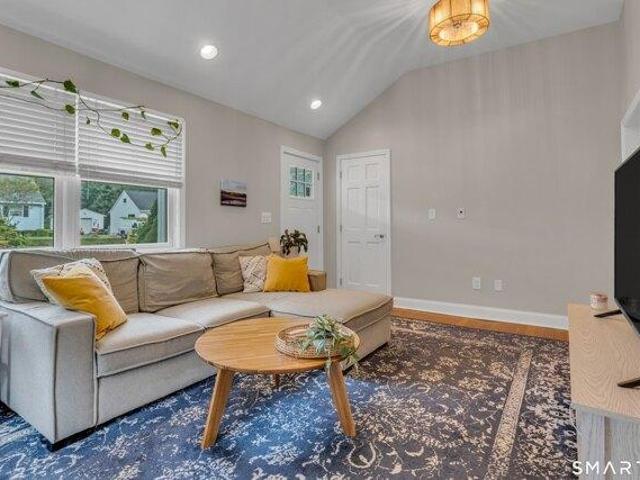 house with 2 bedroom, Groton CT ES105497689