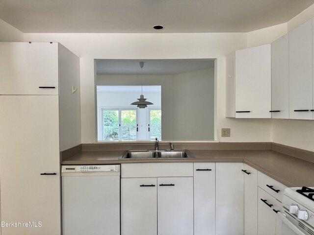 house with 2 bedroom, Great Barrington MA ES105240454
