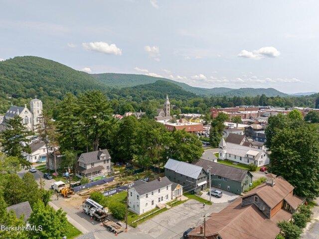 house with 2 bedroom, Great Barrington MA ES105242145