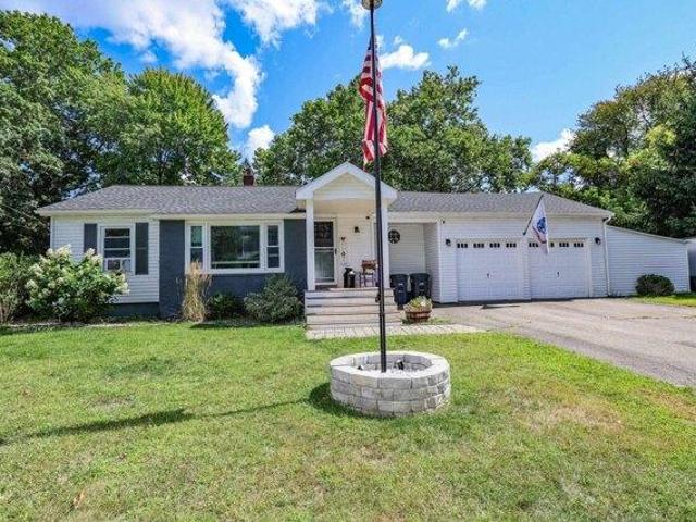 house with 2 bedroom, Hooksett NH ES105442755