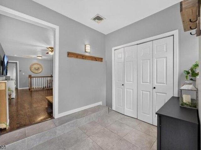 house with 2 bedroom, Hopatcong NJ ES105289830
