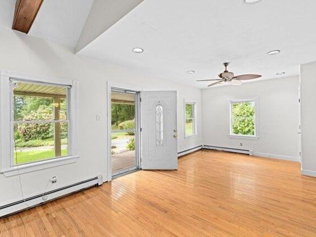 house with 2 bedroom, Lakeville MA ES105551396