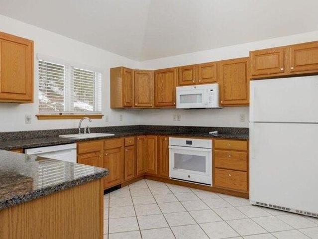 house with 2 bedroom, Lebanon NH ES104442443