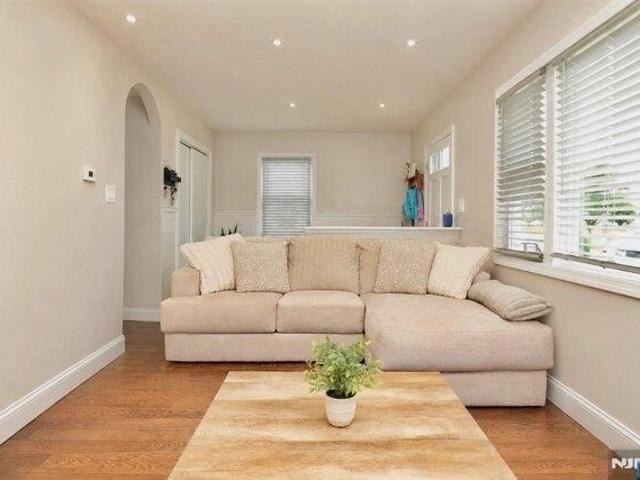 house with 2 bedroom, Linden NJ ES105443058