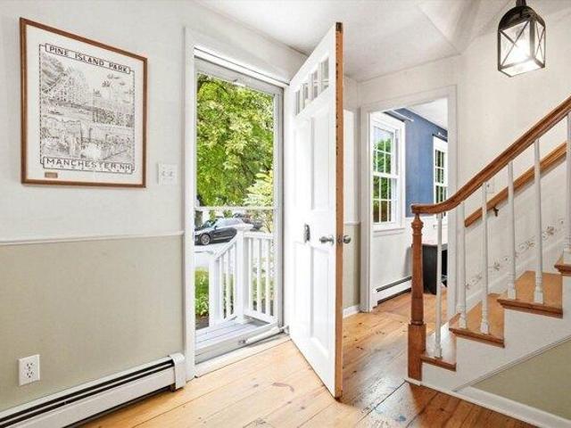 house with 2 bedroom, Manchester NH ES104299575