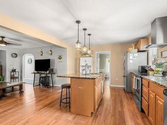 house with 2 bedroom, Manchester NH ES104442861
