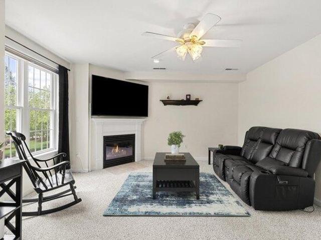 house with 2 bedroom, Manchester NH ES104443665