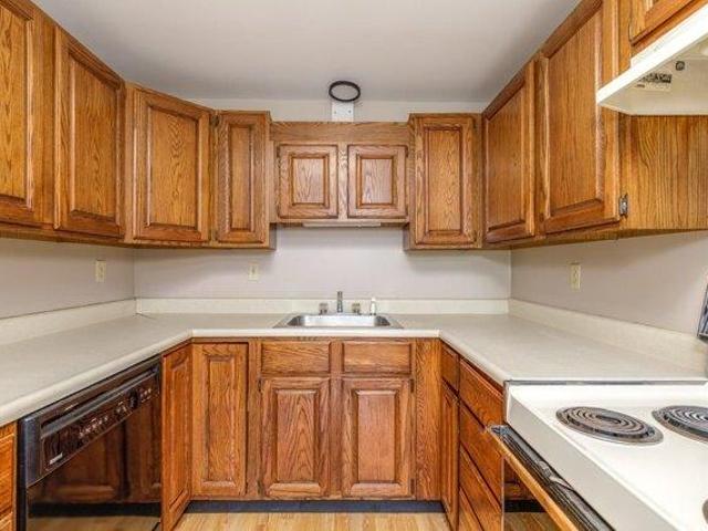 house with 2 bedroom, Manchester NH ES104539333