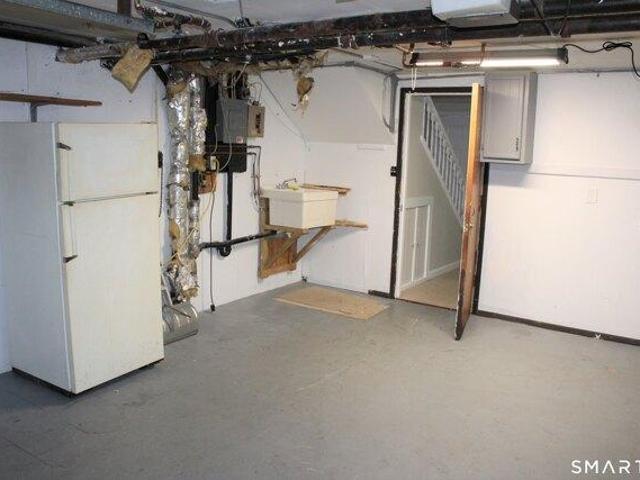 house with 2 bedroom, Meriden CT ES104609082