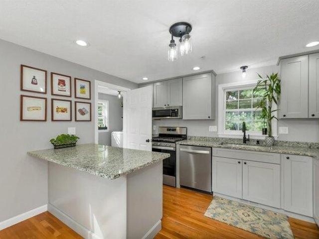 house with 2 bedroom, Merrimack NH ES105402544
