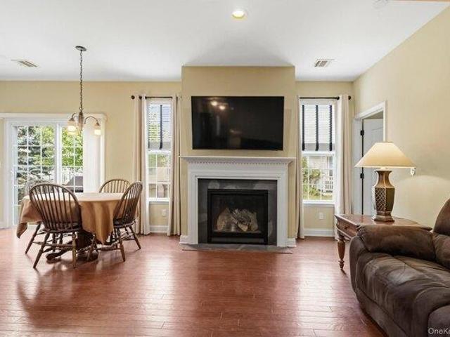 house with 2 bedroom, Middletown NY ES105276079