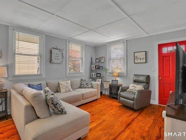 house with 2 bedroom, Middletown CT ES104481386