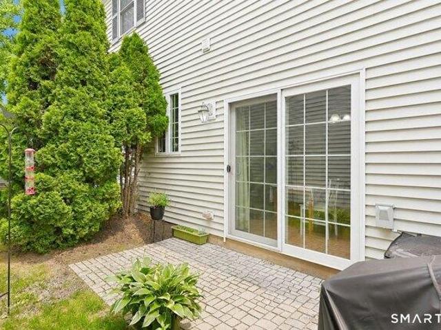 house with 2 bedroom, Milford CT ES105439840