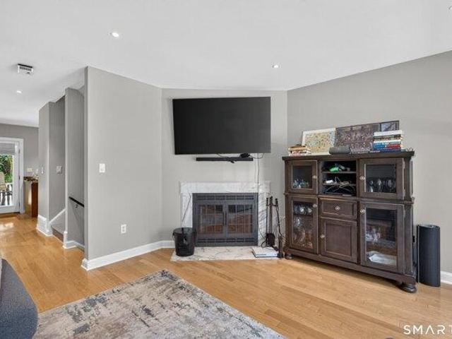 house with 2 bedroom, Milford CT ES105477707