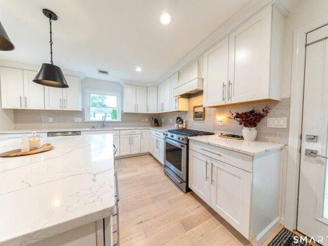 house with 2 bedroom, Milford CT ES105534520