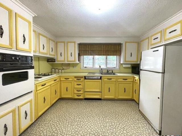 house with 2 bedroom, New Britain CT ES104539513