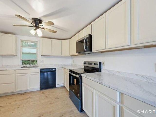 house with 2 bedroom, New Britain CT ES105440962
