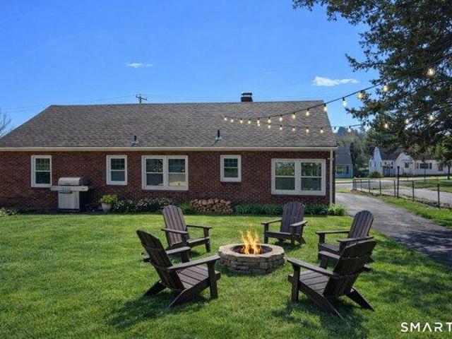 house with 2 bedroom, New Britain CT ES105400175