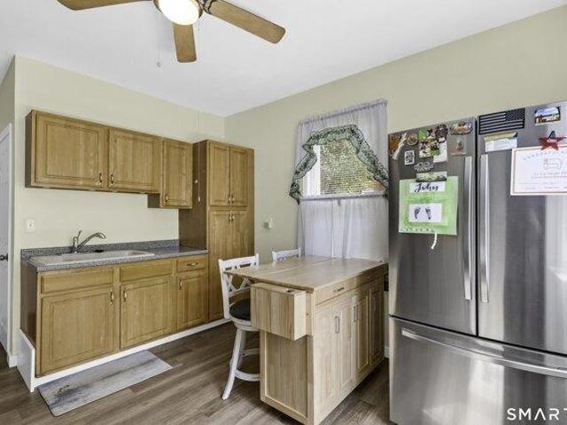 house with 2 bedroom, New Britain CT ES105550878