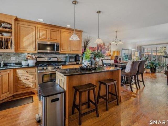 house with 2 bedroom, New Haven CT ES105578970