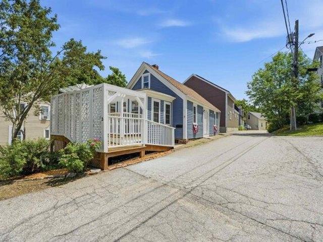 house with 2 bedroom, Newmarket NH ES104263357