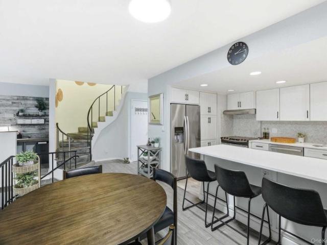 house with 2 bedroom, NY NY ES102587656