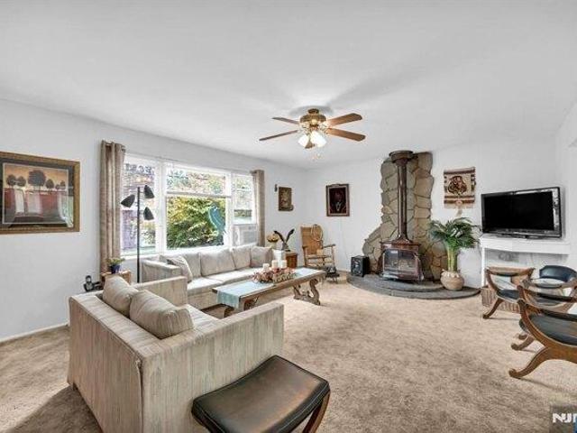 house with 2 bedroom, Oakland NJ ES105287797