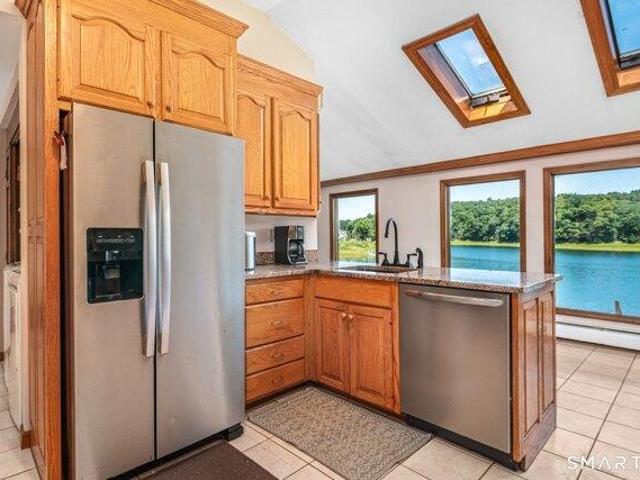 house with 2 bedroom, Portland CT ES105613647
