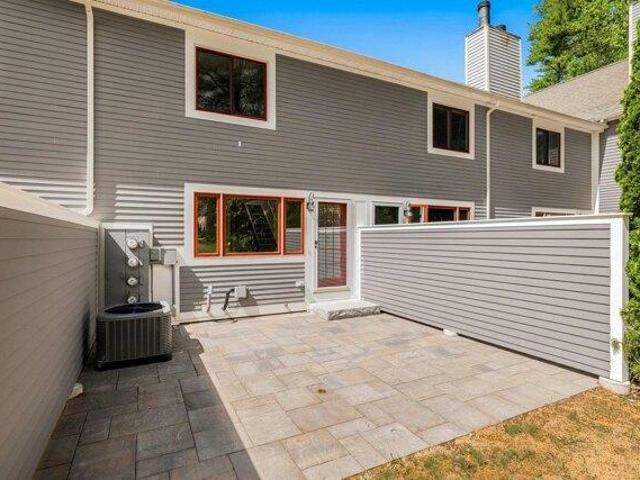 house with 2 bedroom, Portsmouth NH ES104233168