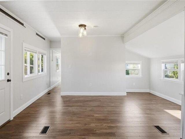 house with 2 bedroom, Portsmouth RI ES105365931