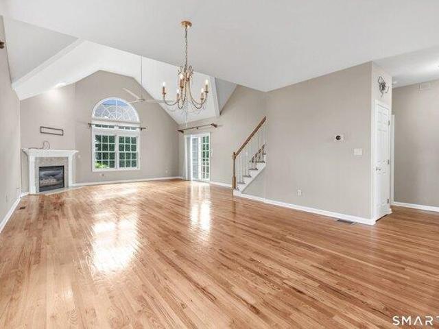 house with 2 bedroom, Shelton CT ES105414423