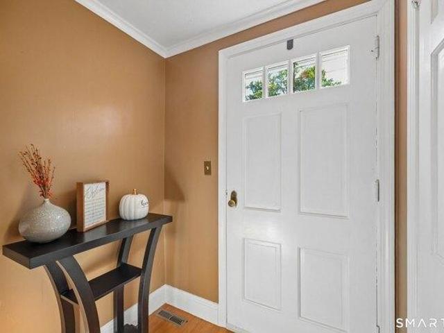 house with 2 bedroom, Simsbury CT ES105562230