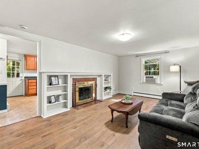 house with 2 bedroom, Simsbury CT ES105533551