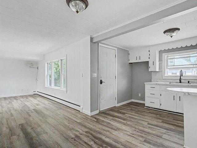 house with 2 bedroom, Somersworth NH ES105535480