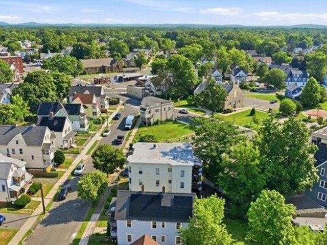 house with 2 bedroom, Springfield MA ES105276389