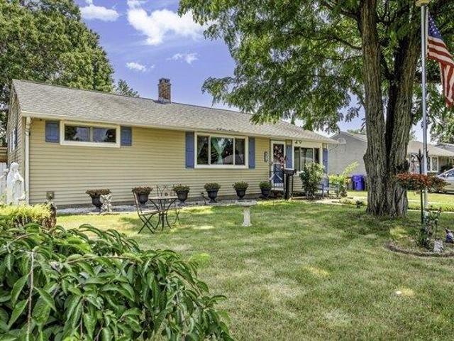house with 2 bedroom, Springfield MA ES105292266