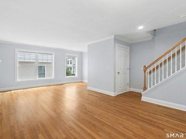 house with 2 bedroom, Stamford CT ES104849319