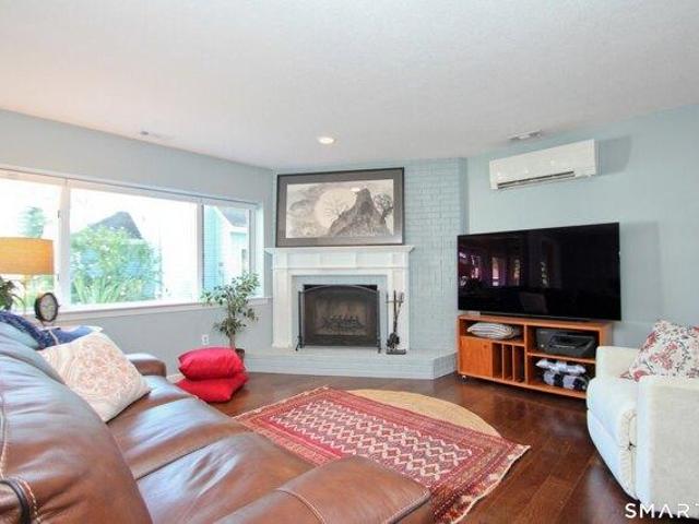 house with 2 bedroom, Suffield CT ES105416193