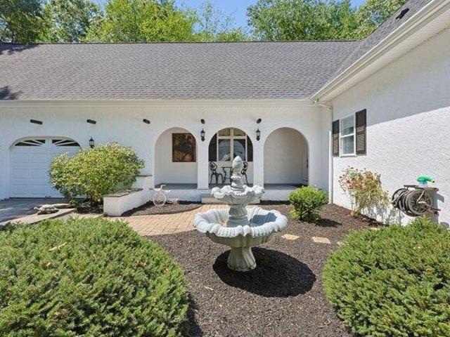 house with 3 bedroom, Taunton MA ES105384048