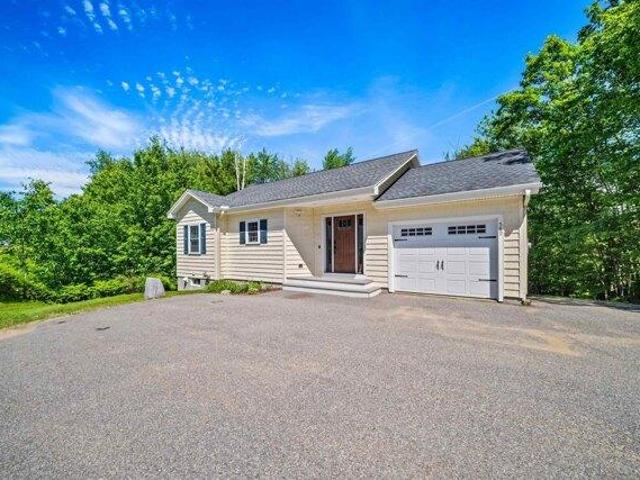 house with 3 bedroom, Tilton NH ES105493416
