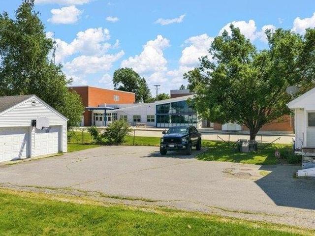 house with 3 bedroom, Tiverton RI ES104831211