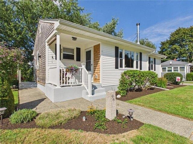 house with 3 bedroom, Tiverton RI ES105557880