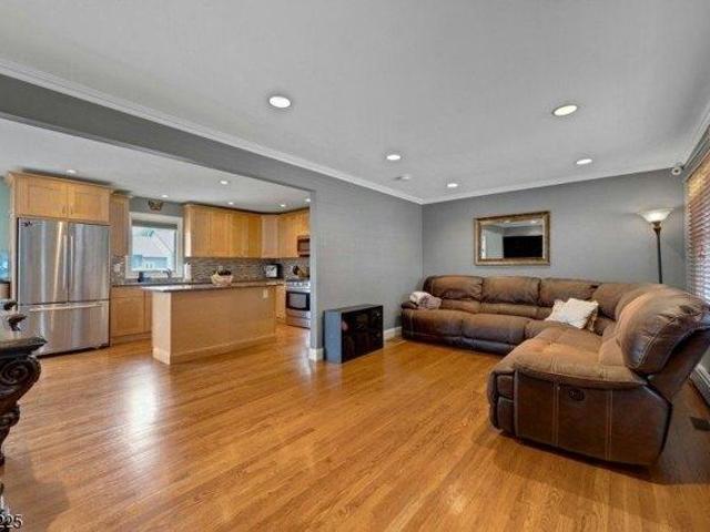 house with 3 bedroom, Totowa NJ ES105279456