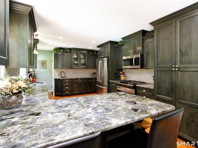 house with 3 bedroom, Trumbull CT ES105428325