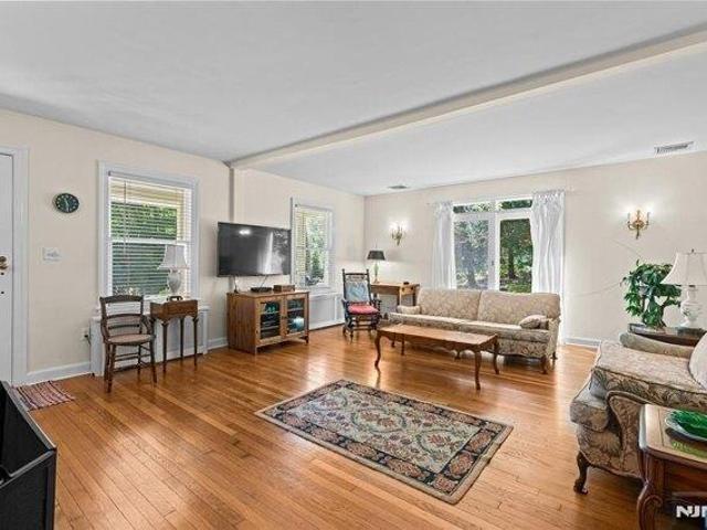 house with 3 bedroom, Upper Saddle River NJ ES105277602