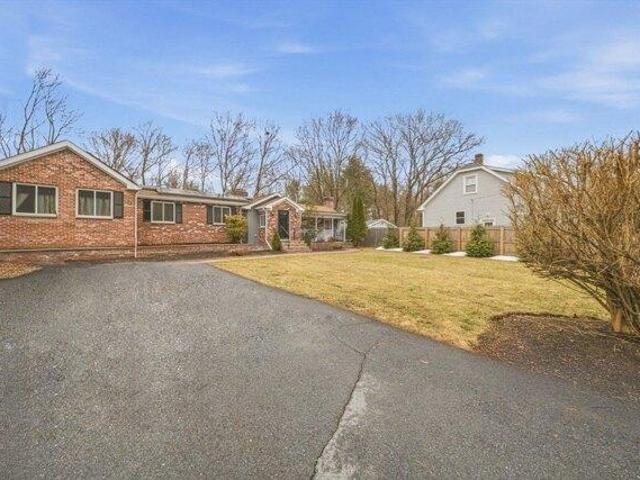 house with 3 bedroom, Uxbridge MA ES104481636